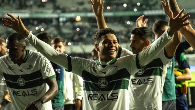 Em parceria com o Coritiba, Reals celebra o aniversário de 116 anos do clube com diversas ações